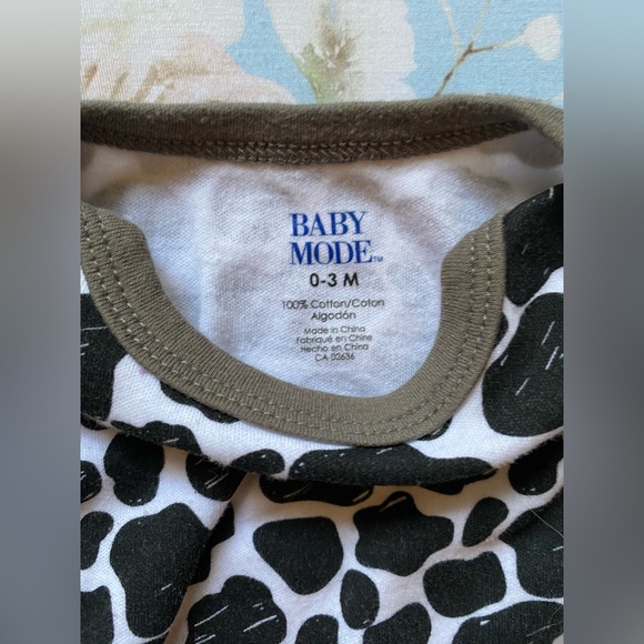 Baby Mode cow print short sleeve onesie - Picture 3 of 3